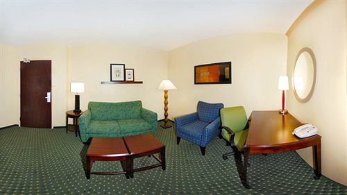 Springhill Suites Prince Frederick Exteriör bild